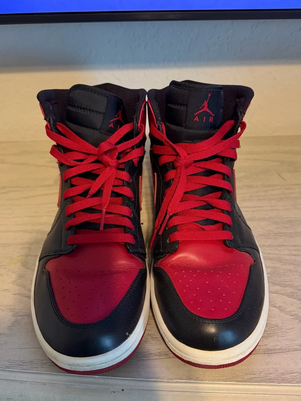 Excellent condition Mens Jordan Black/Red Jordan 1 High Top Shoes